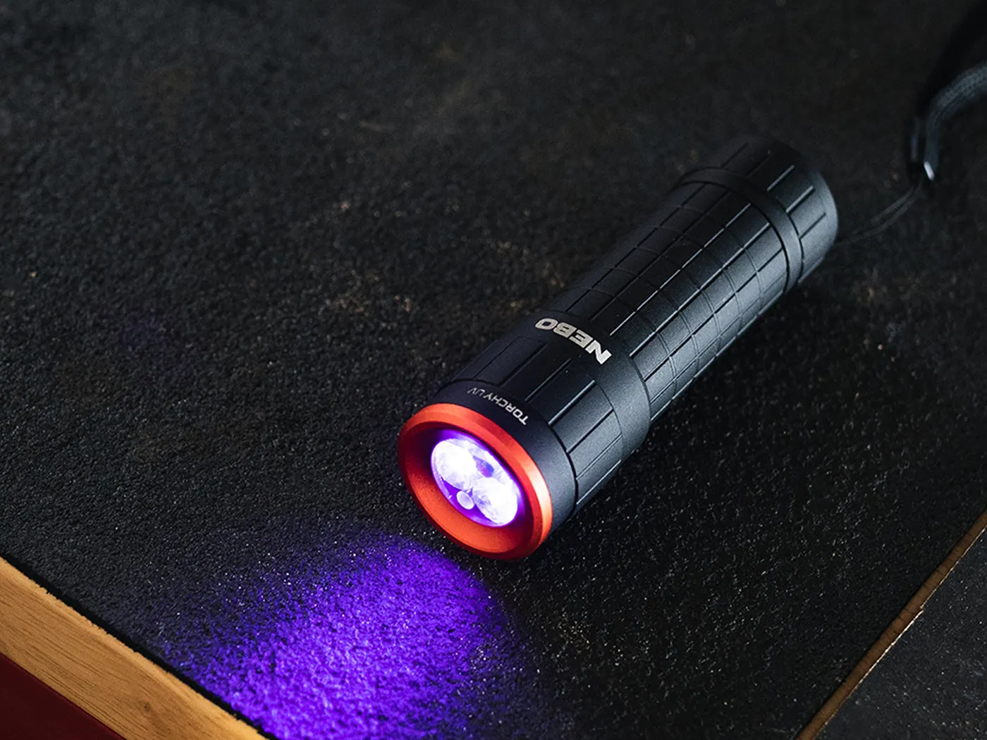 Nebo Torchy UV zaklamp AAA batterijen inspectie