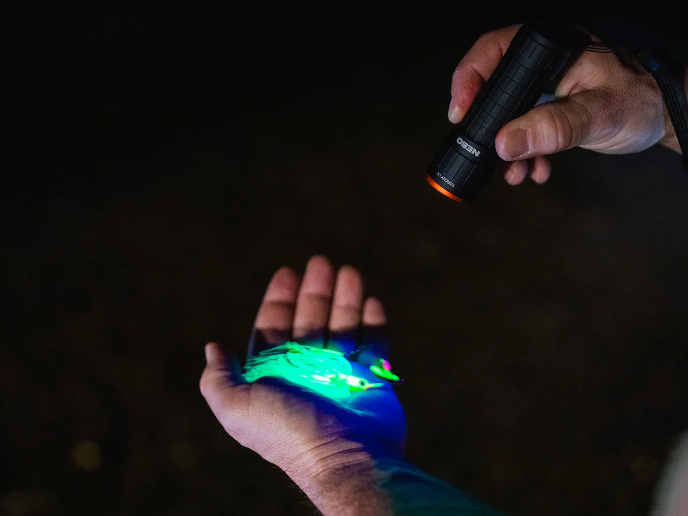 Nebo Torchy UV zaklamp AAA batterijen inspectie