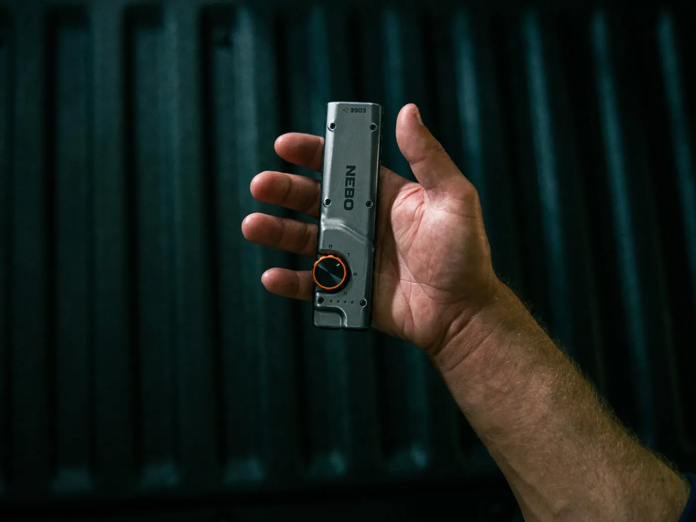 Nebo Edge 2K zaklamp 2000 lumen USB-C magneet slank